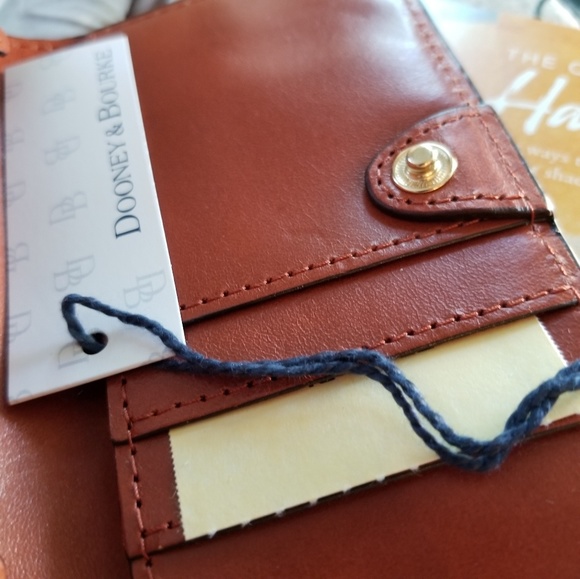 Dooney & Bourke Natural Leather Slim Wallet - Picture 3 of 8